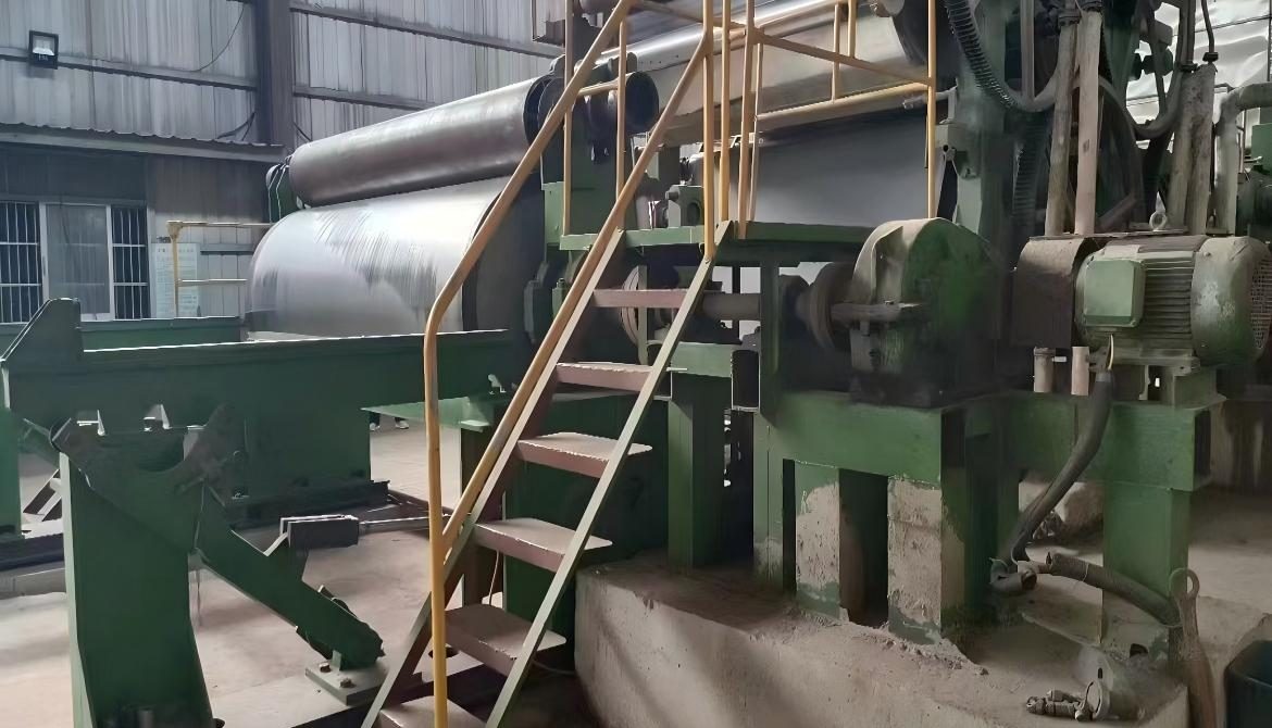Used 2400 three Fourdrinier multi-cylinder grey board paper machine for high-strength board production with stable operation
