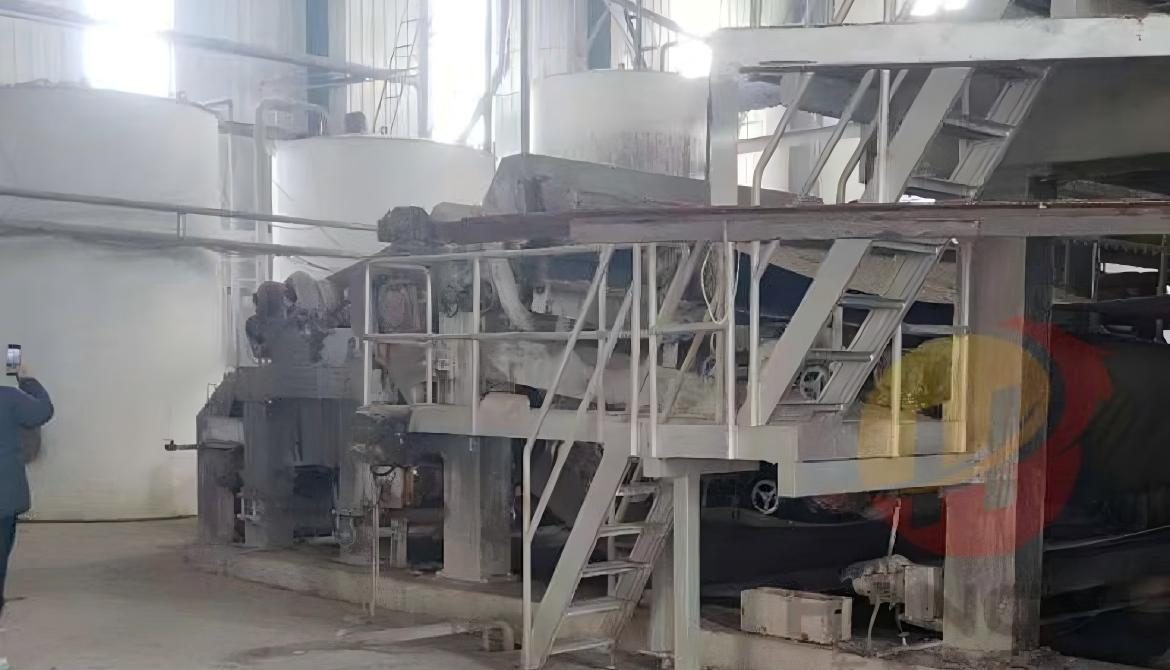 Used 3600mm crescent former tissue paper making machine with Yankee dryer, designed for high-speed production of high-quality toilet tissue, facial tissue, and napkin paper.