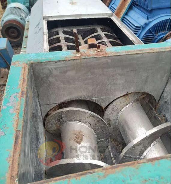 Twin-screw press dewaterer