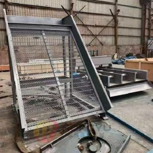 Inclined screen is a gravity-driven pre-treatment device for removing large lightweight impurities from low-consistency waste paper slurry
