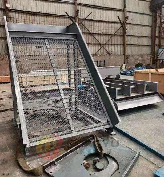 Inclined screen is a gravity-driven pre-treatment device for removing large lightweight impurities from low-consistency waste paper slurry